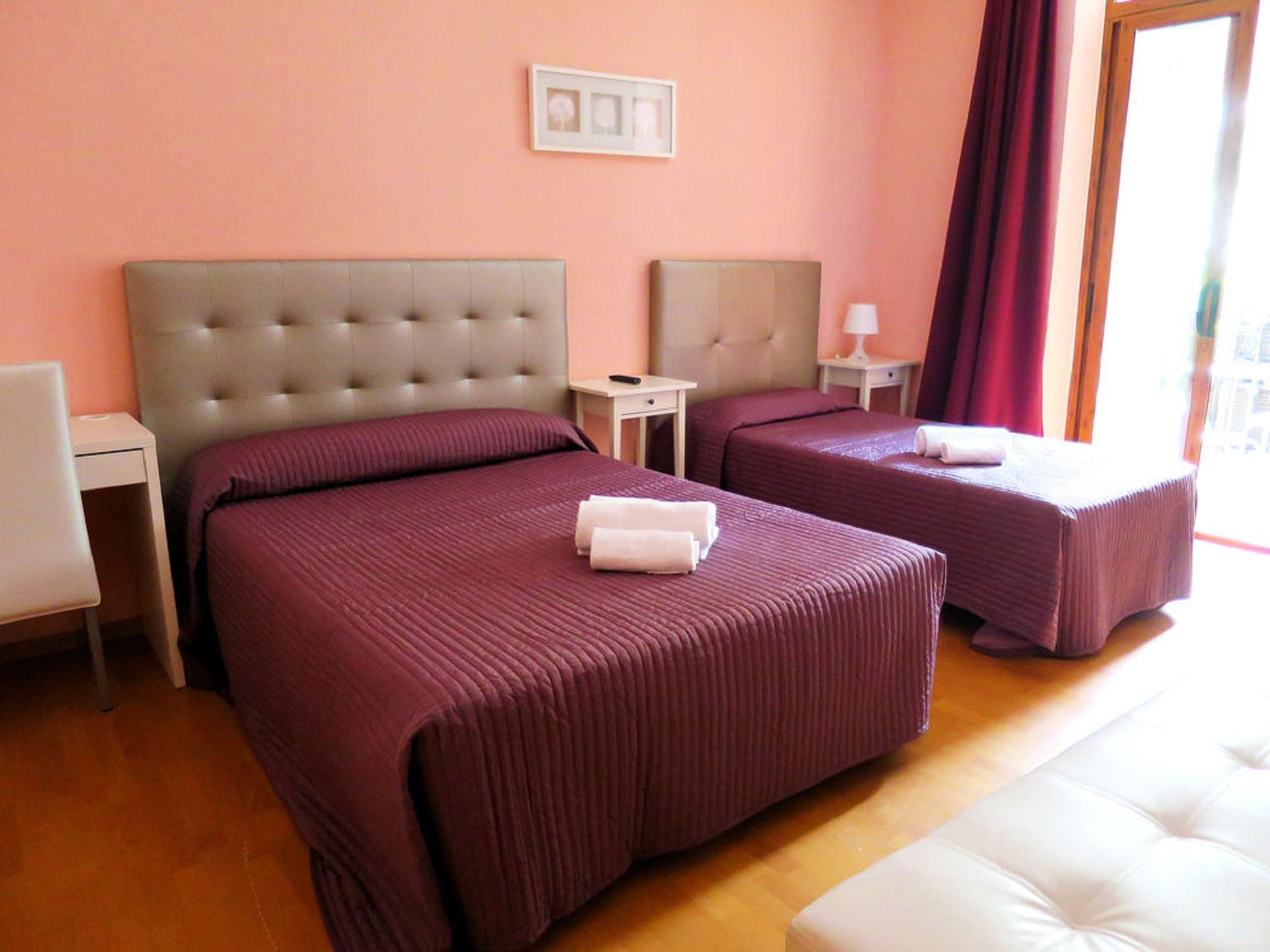 Hostal Balmes Centro Барселона Экстерьер фото