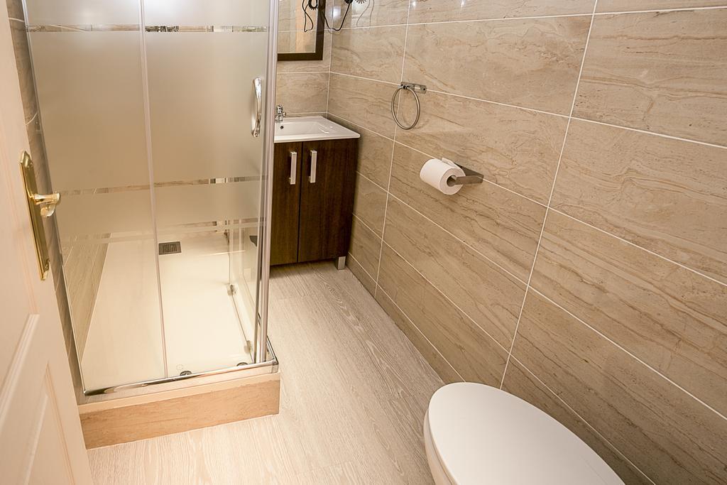Hostal Balmes Centro Барселона Экстерьер фото