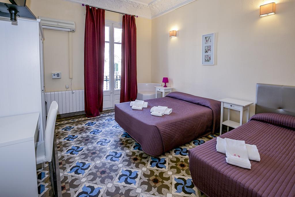 Hostal Balmes Centro Барселона Экстерьер фото