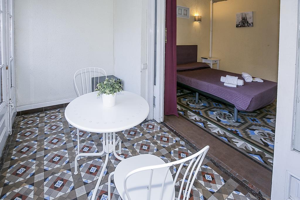 Hostal Balmes Centro Барселона Экстерьер фото
