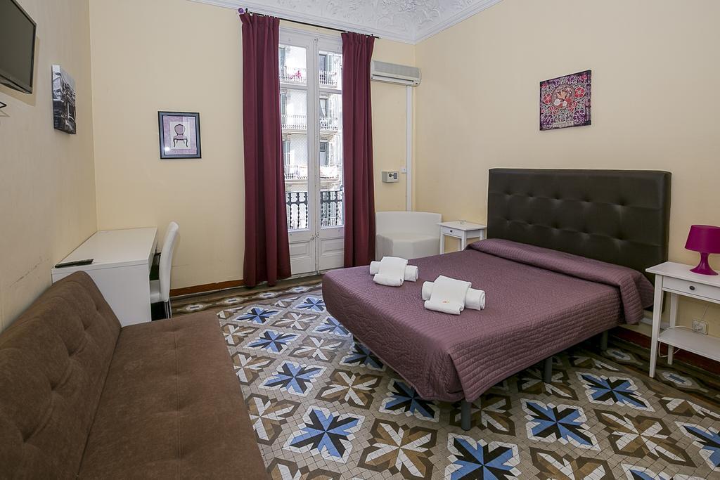 Hostal Balmes Centro Барселона Экстерьер фото