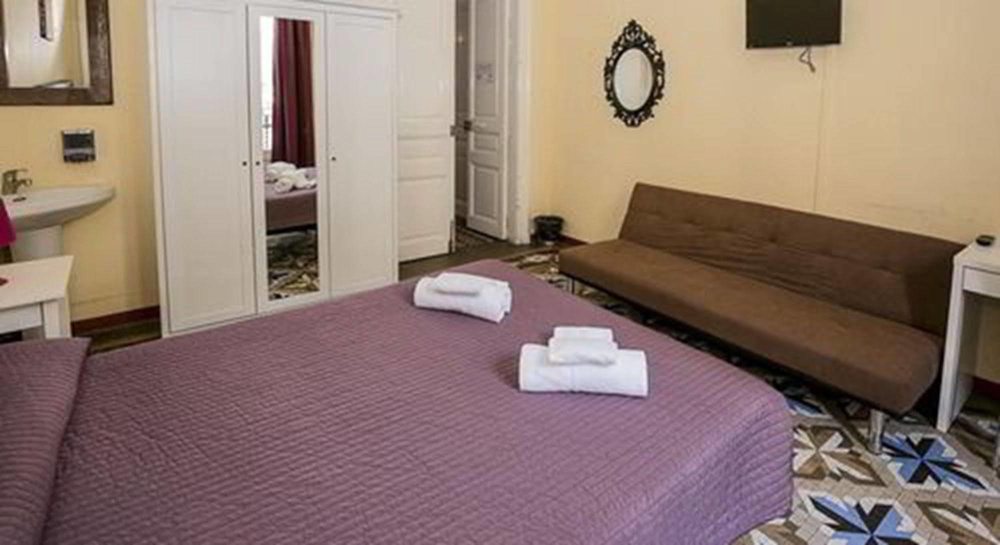Hostal Balmes Centro Барселона Экстерьер фото