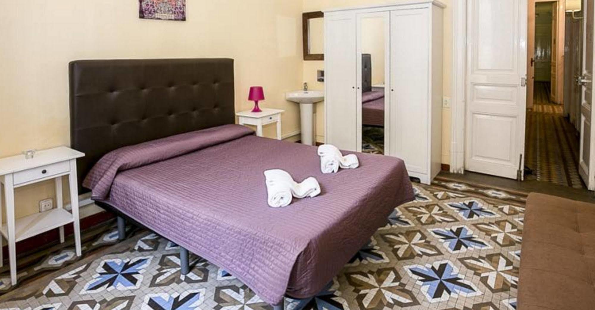Hostal Balmes Centro Барселона Экстерьер фото