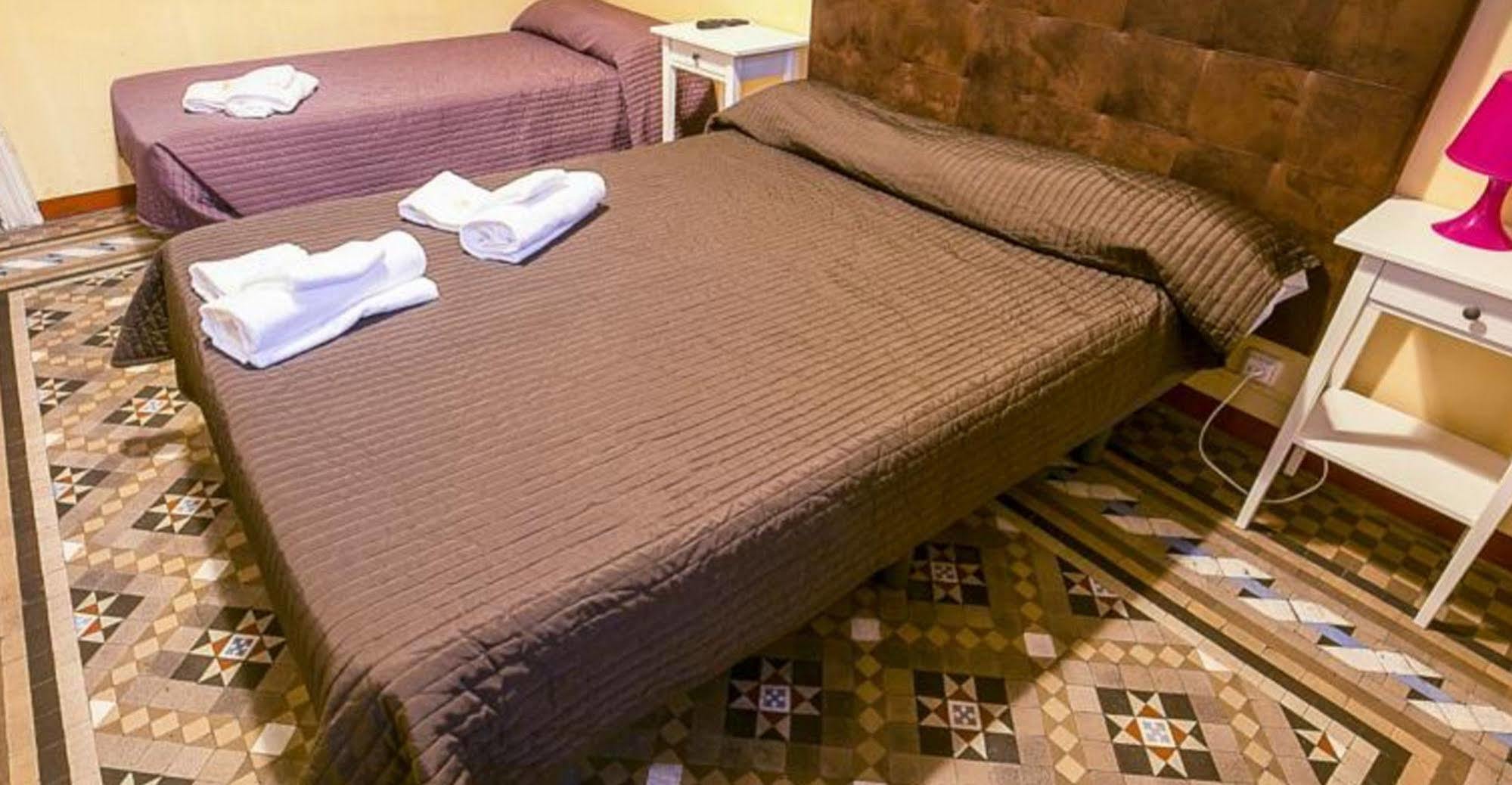 Hostal Balmes Centro Барселона Экстерьер фото