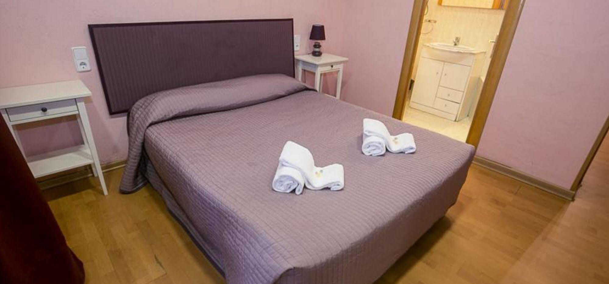 Hostal Balmes Centro Барселона Экстерьер фото