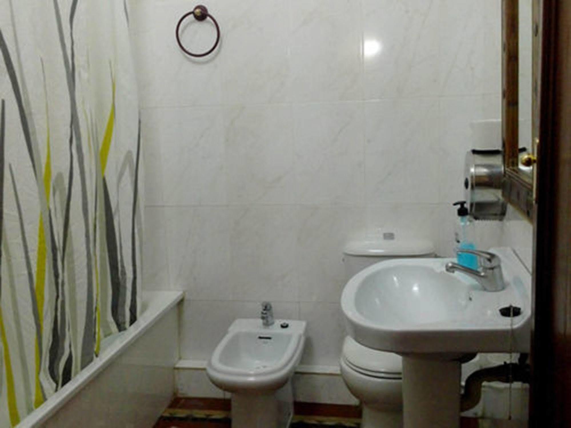 Hostal Balmes Centro Барселона Экстерьер фото