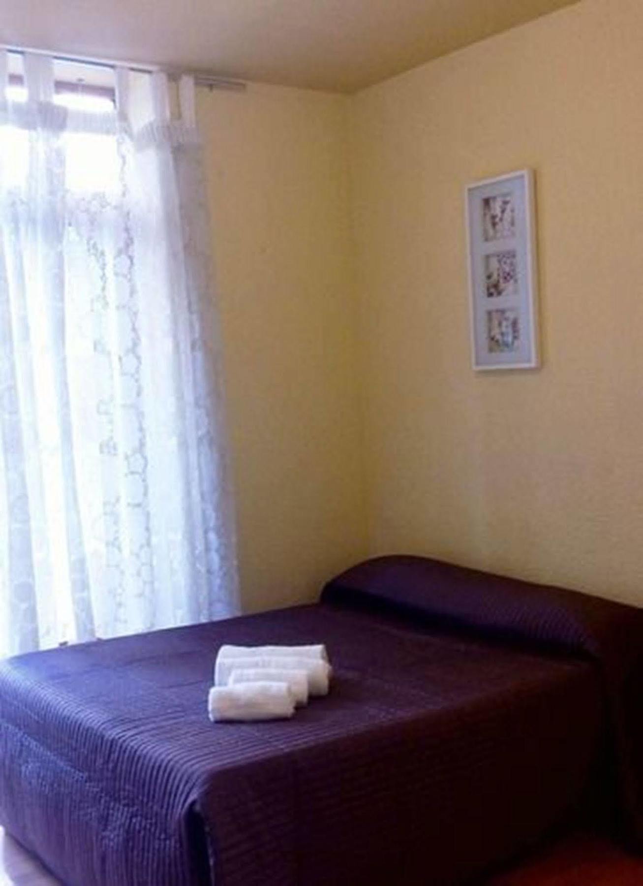 Hostal Balmes Centro Барселона Экстерьер фото